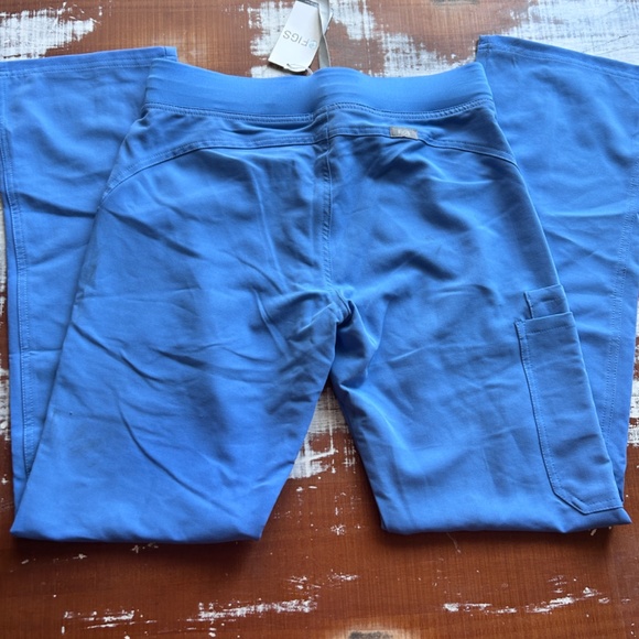 NWT Figs Nursing Kade Cargo Scrub Pants in Ceil Blue Size XS Medical - Picture 7 of 12